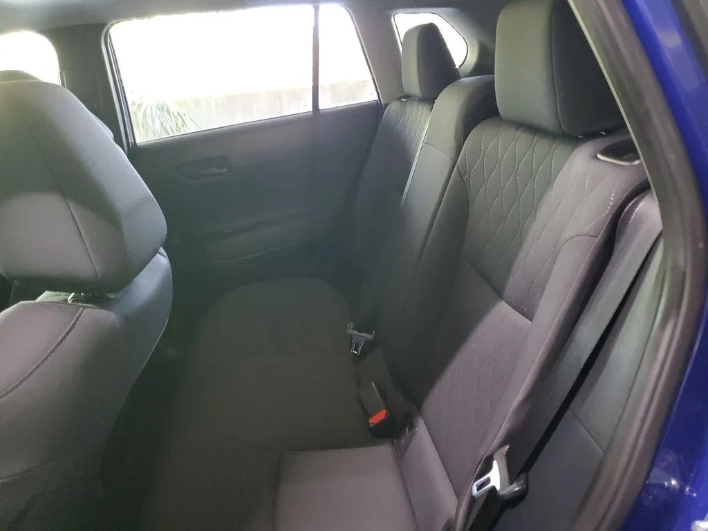 2023 Toyota Corolla Cross LE photo 11
