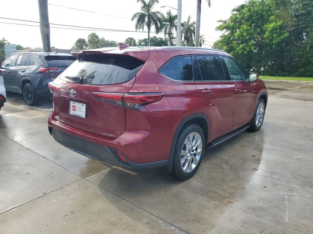 2023 Toyota Highlander Limited photo 4