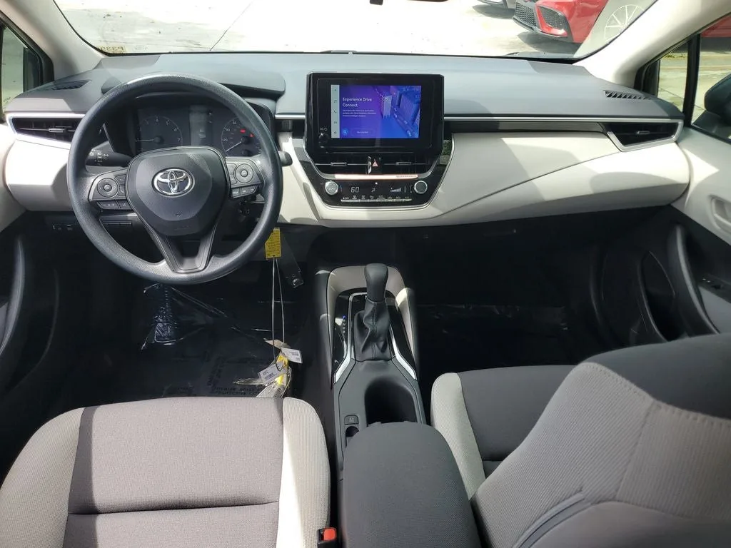 2025 Toyota Corolla LE photo 15
