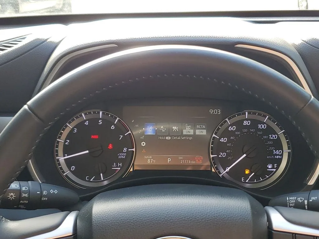 2024 Toyota Highlander XLE photo 28