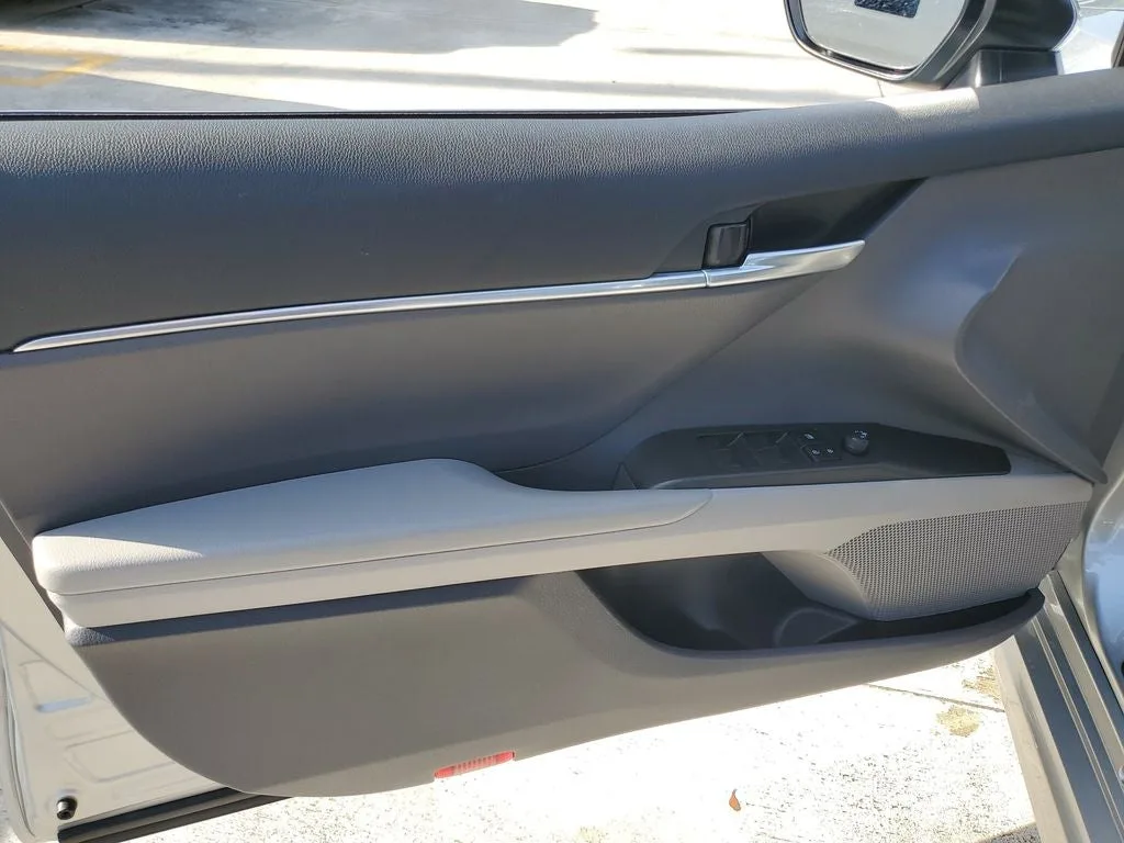 2023 Toyota Camry SE photo 16