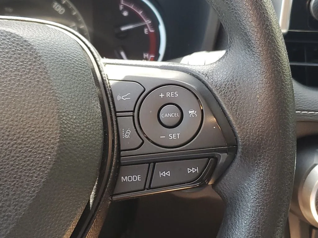 2024 Toyota RAV4 XLE photo 26