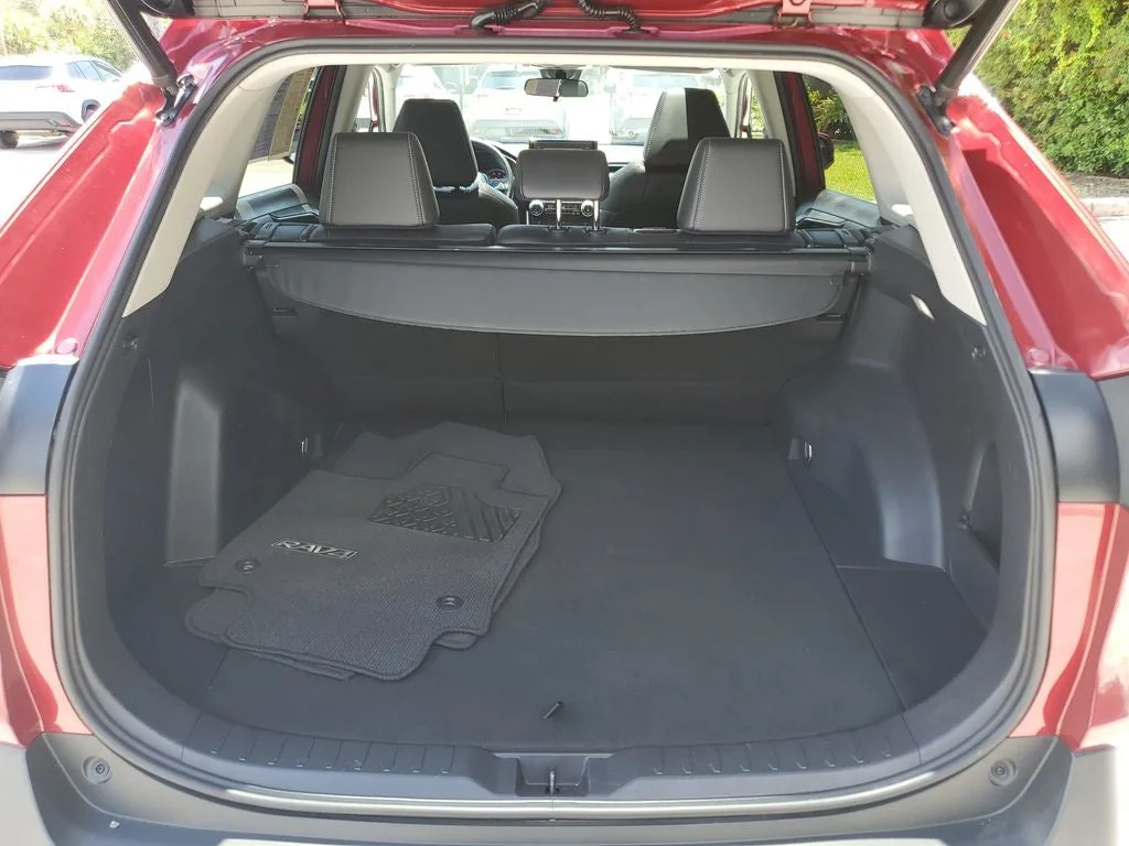 2022 Toyota RAV4 XLE Premium photo 10
