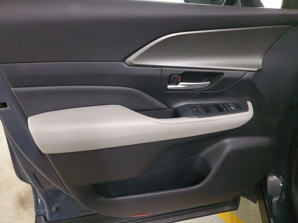 2025 Toyota Grand Highlander Hybrid XLE photo 18