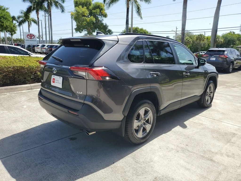 2024 Toyota RAV4 XLE photo 4
