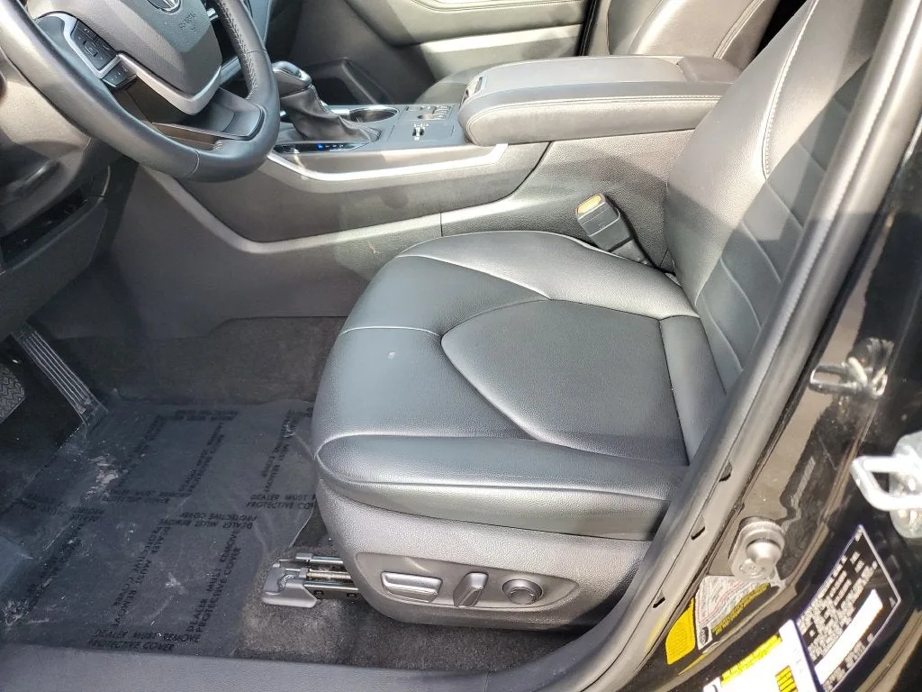 2024 Toyota Highlander XLE photo 23