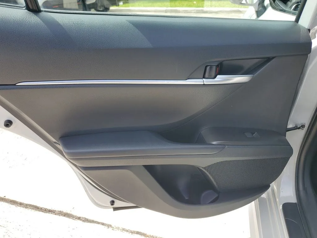 2023 Toyota Camry SE photo 10
