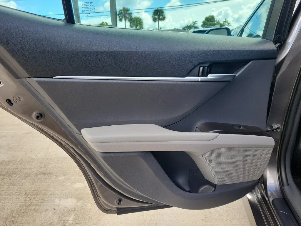 2023 Toyota Camry LE photo 10