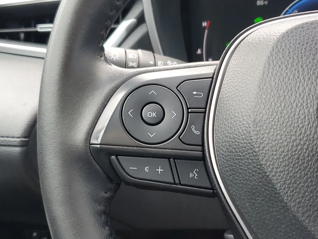 2023 Toyota Corolla Cross Hybrid XSE photo 25