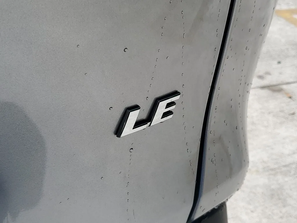 2021 Toyota RAV4 LE photo 9