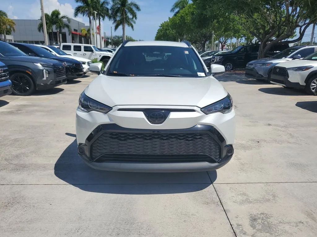 2023 Toyota Corolla Cross Hybrid SE photo 3