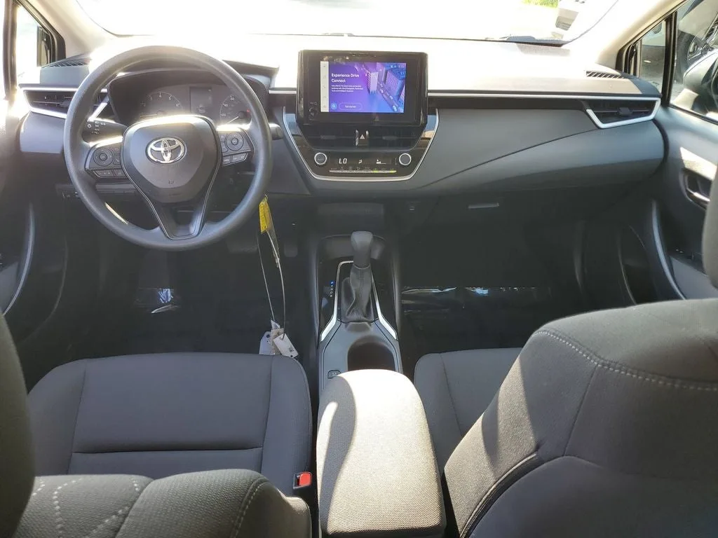 2025 Toyota Corolla LE photo 14