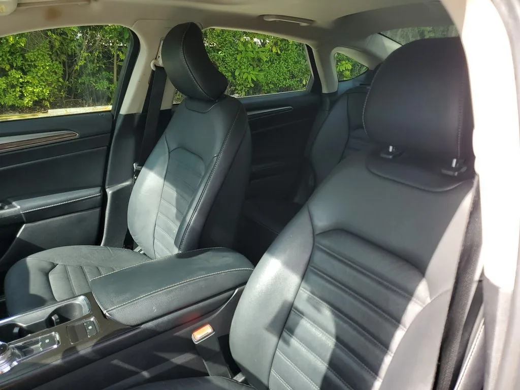 2017 Ford Fusion SE photo 21
