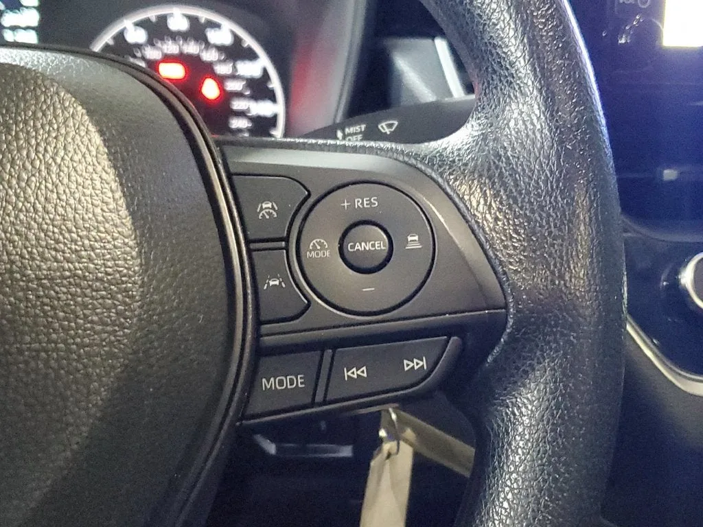 2025 Toyota Corolla LE photo 24