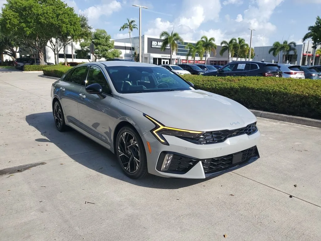 2025 Kia K5 GT-Line photo 3