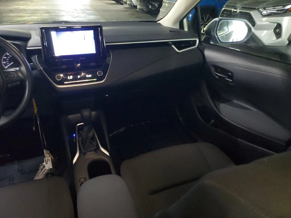 2025 Toyota Corolla LE photo 17