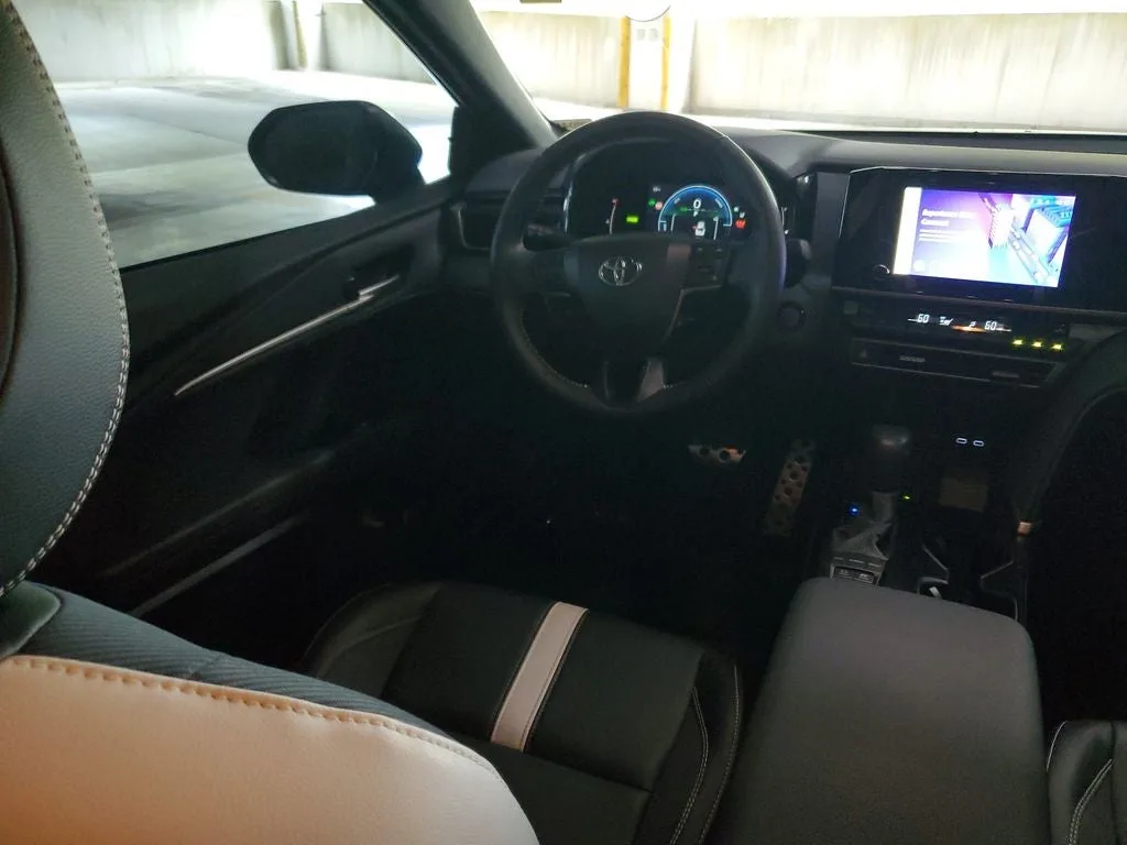 2025 Toyota Camry SE photo 12