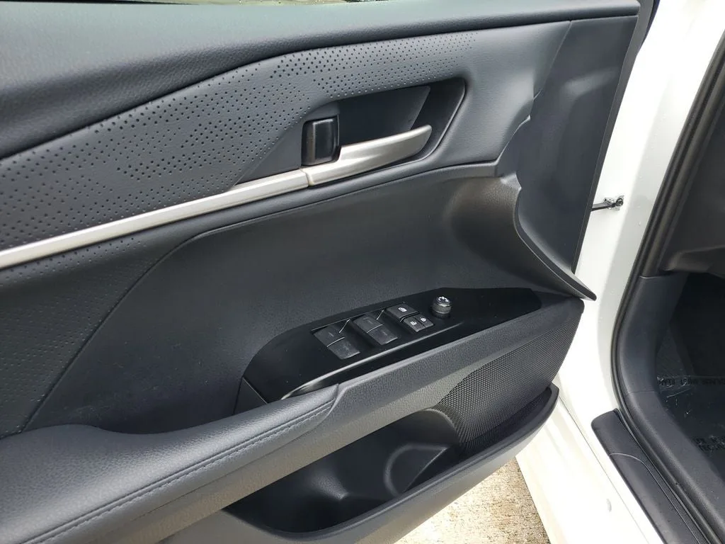 2025 Toyota Camry XSE photo 19