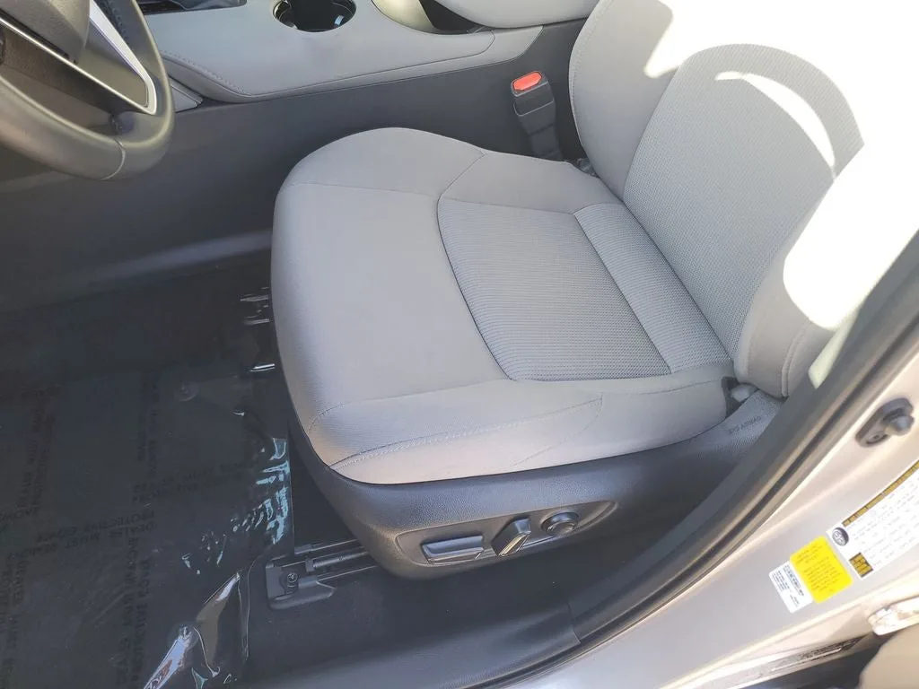 2023 Toyota Venza LE photo 19