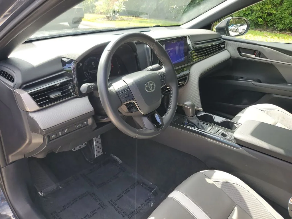 2025 Toyota Camry SE photo 21