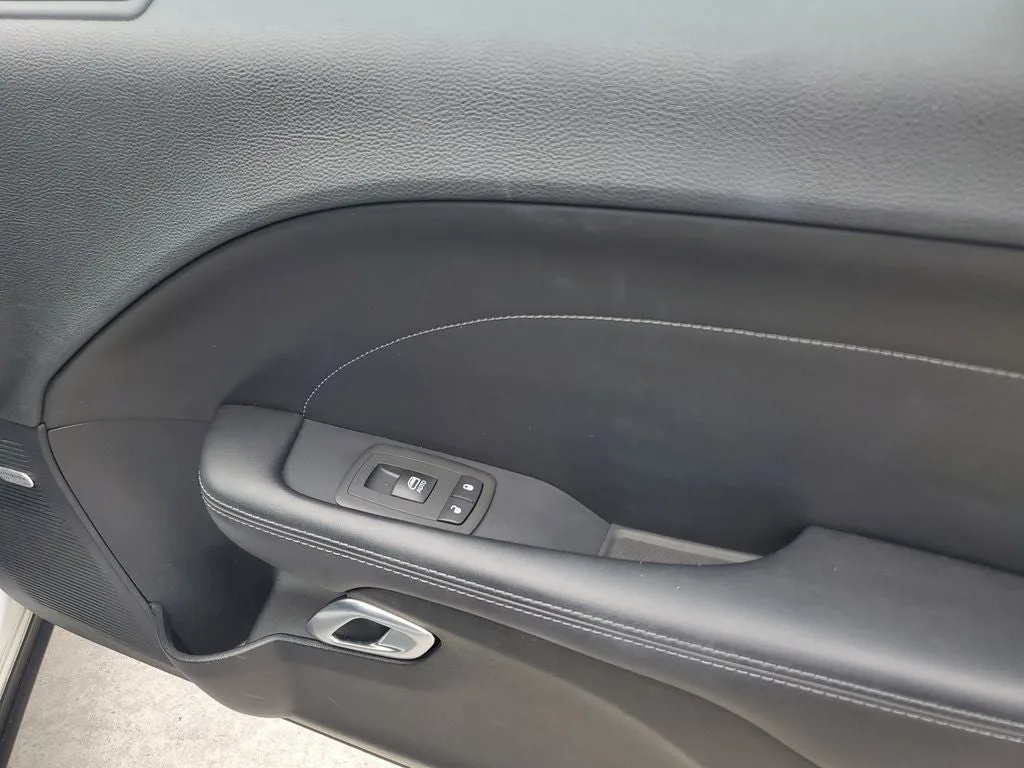 2019 Dodge Challenger SXT photo 11