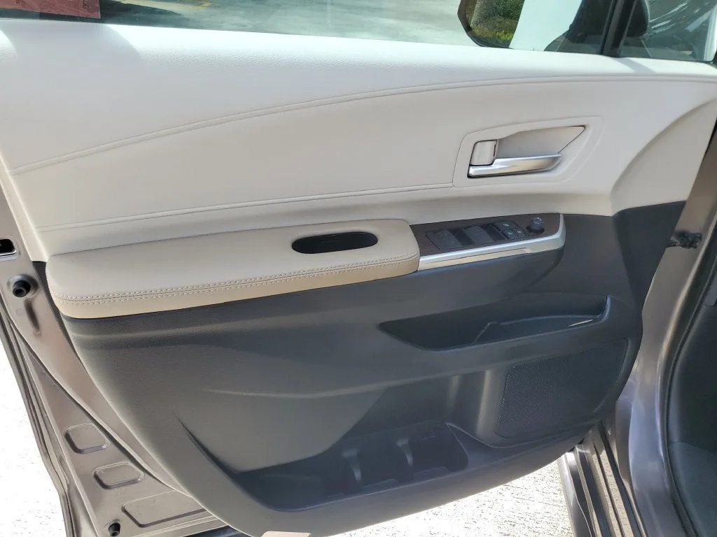 2024 Toyota Sienna XLE 8 Passenger photo 19