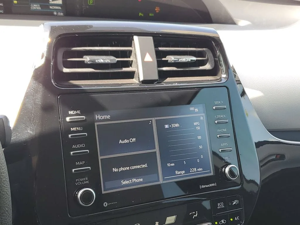 2022 Toyota Prius LE photo 27