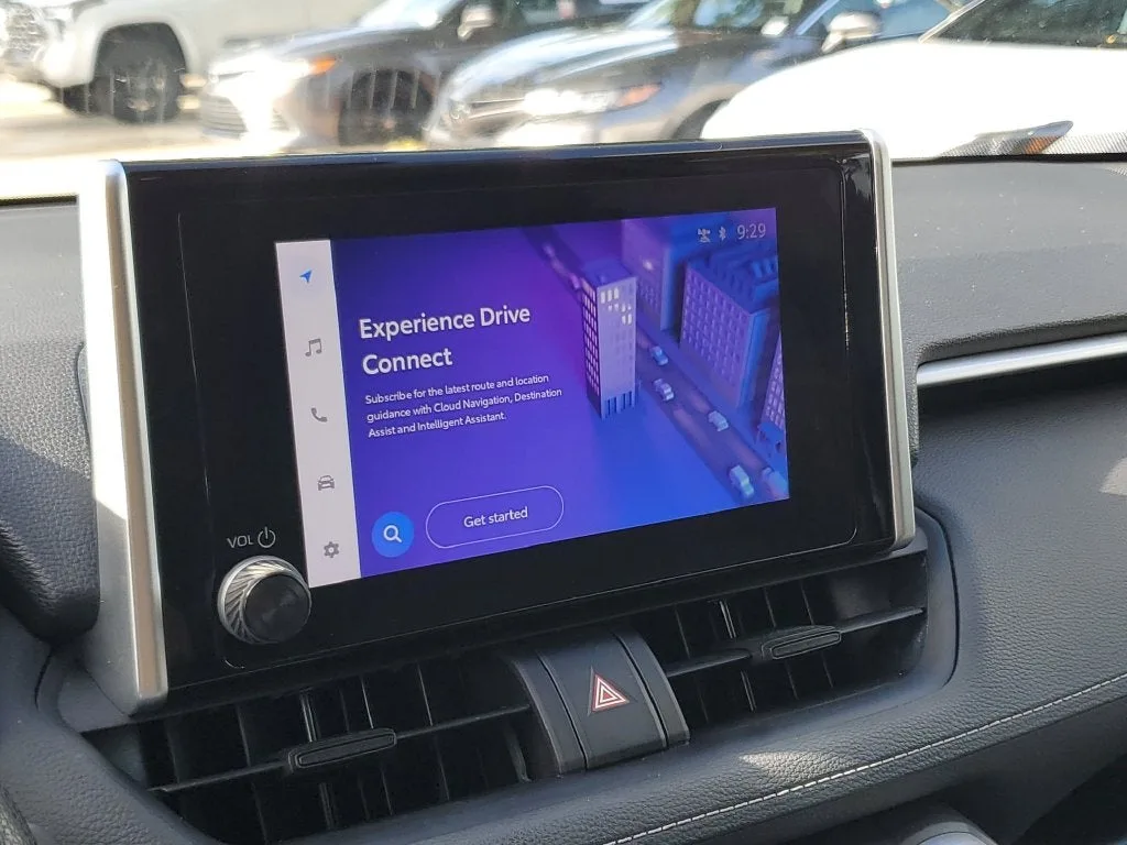 2023 Toyota RAV4 XLE photo 25