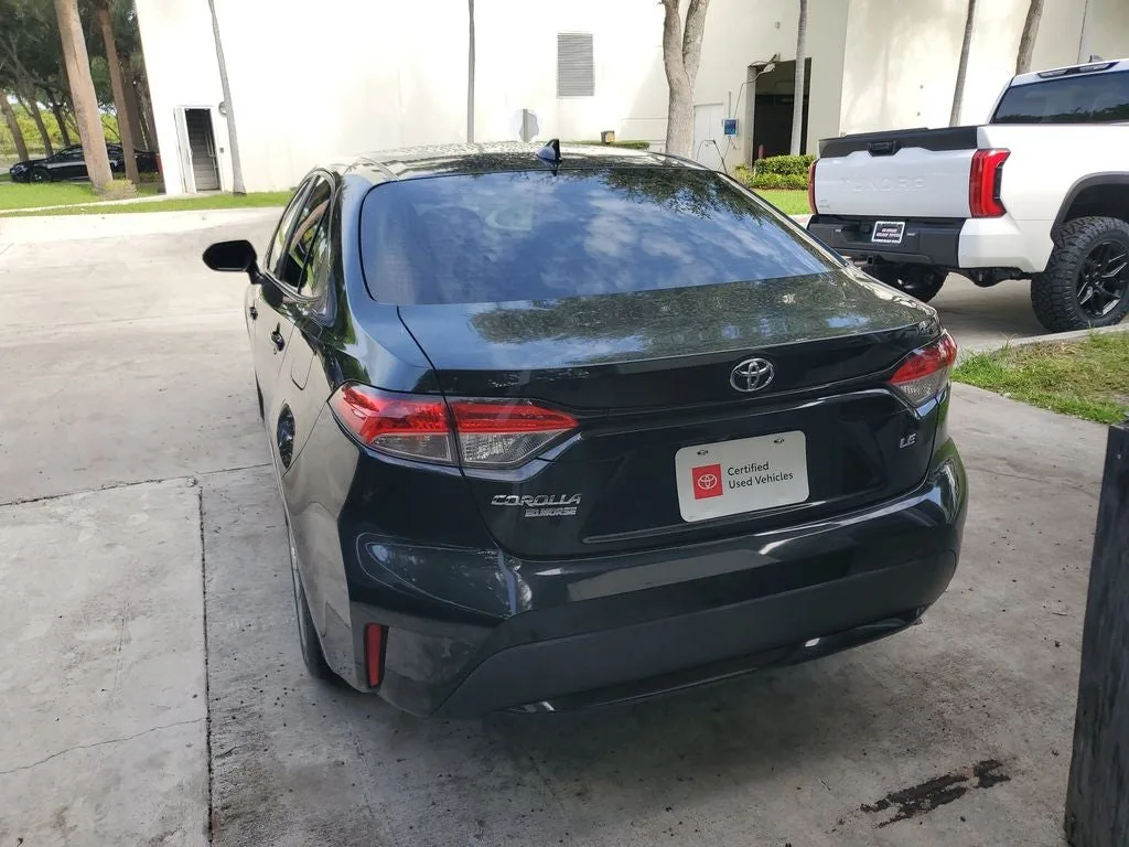 2022 Toyota Corolla LE photo 2
