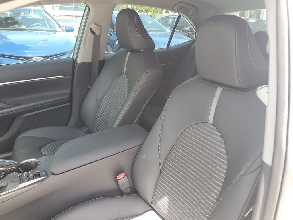 2024 Toyota Camry Hybrid SE photo 19