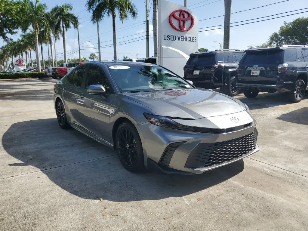 2026 Toyota Camry SE photo 3