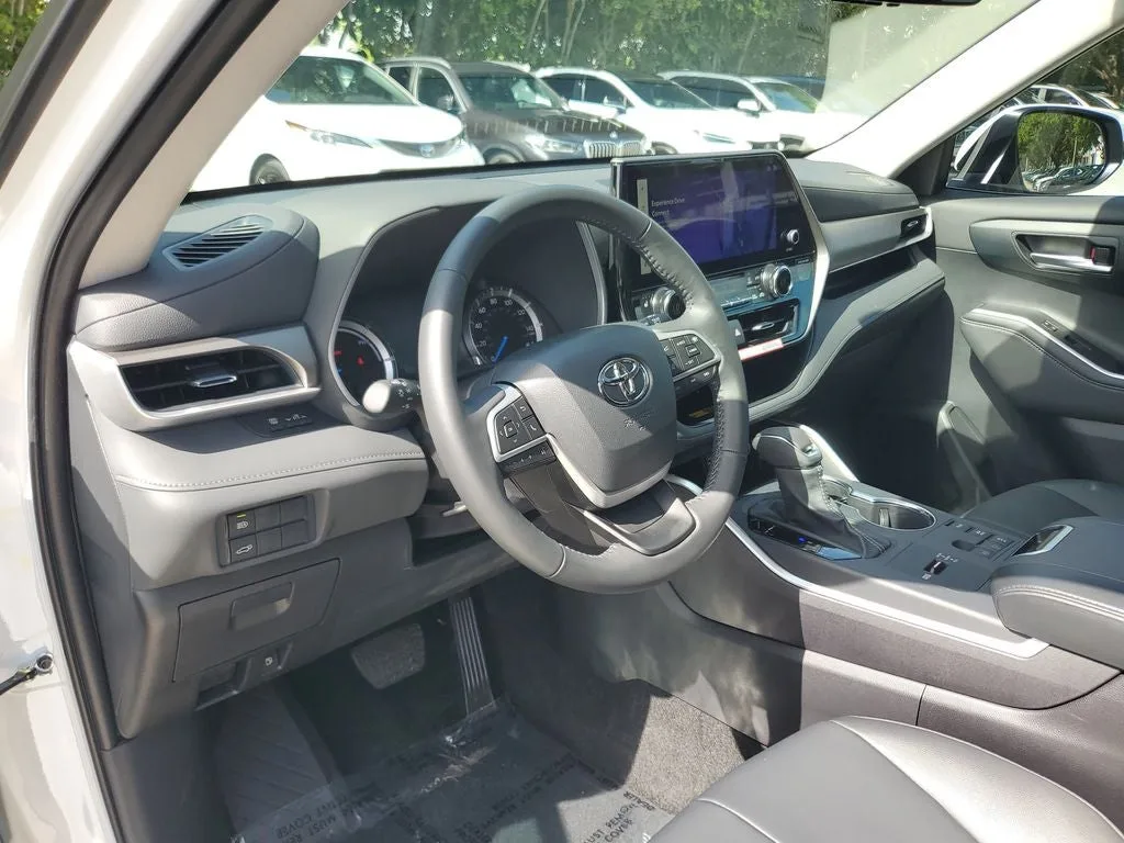 2026 Toyota Highlander Hybrid XLE photo 25