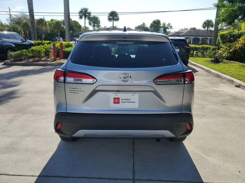 2024 Toyota Corolla Cross L photo 5