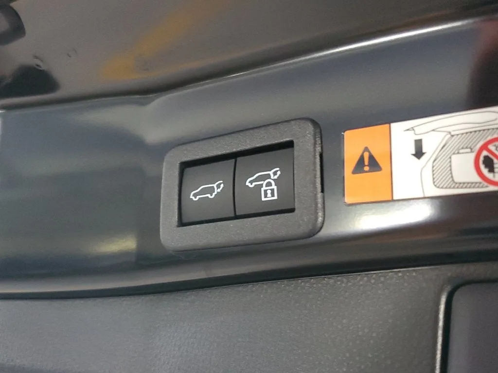 2026 Toyota RAV4 XLE Premium photo 10
