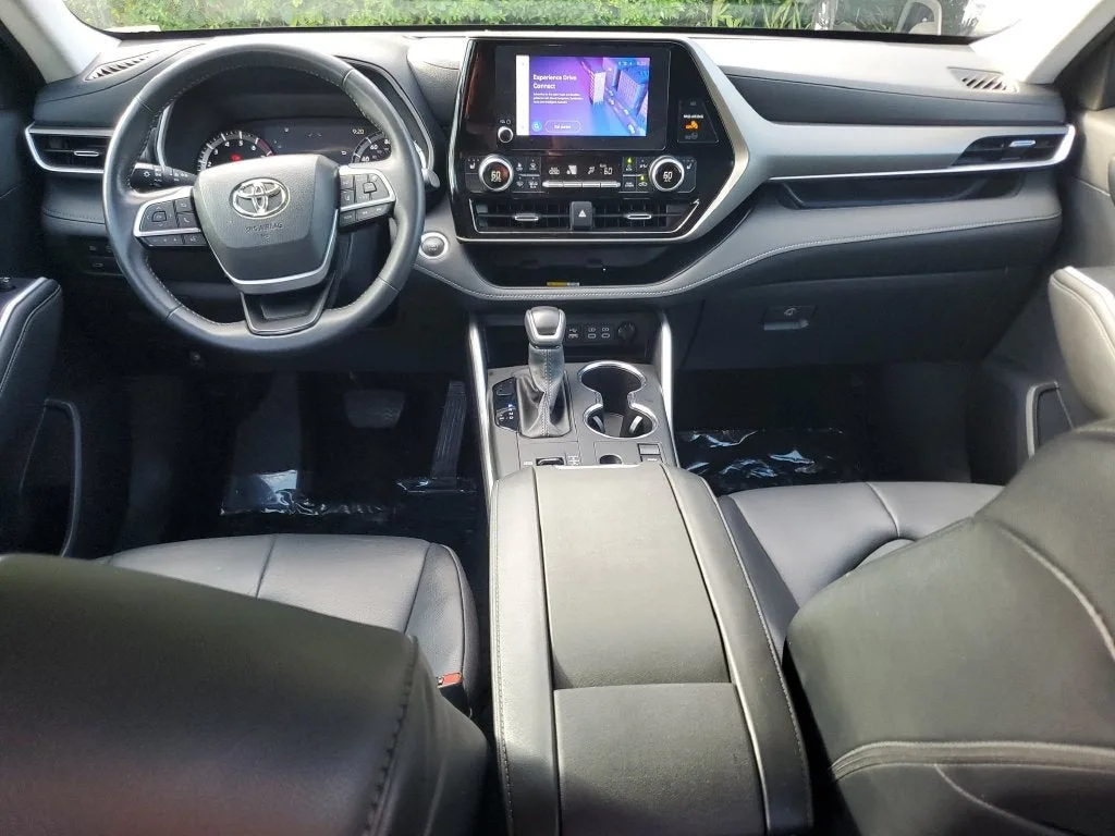 2024 Toyota Highlander XLE photo 17