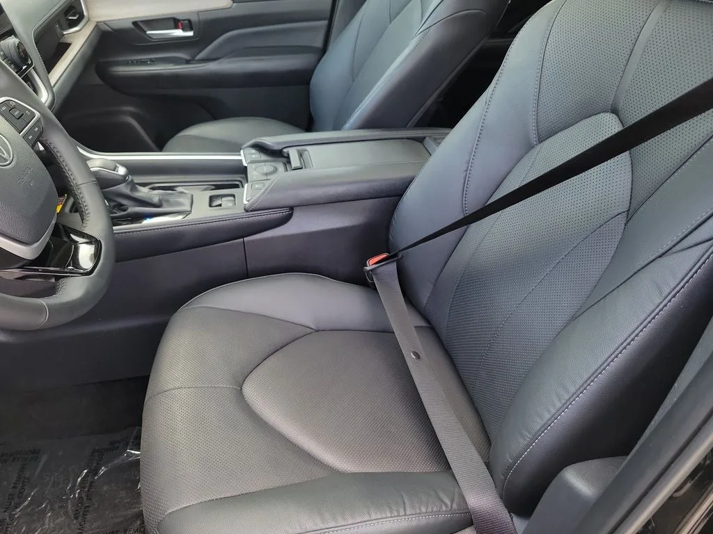2025 Toyota Grand Highlander Hybrid Limited photo 23