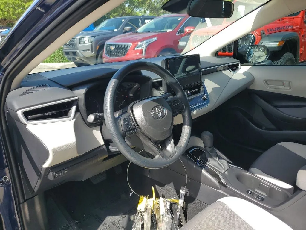 2025 Toyota Corolla LE photo 21