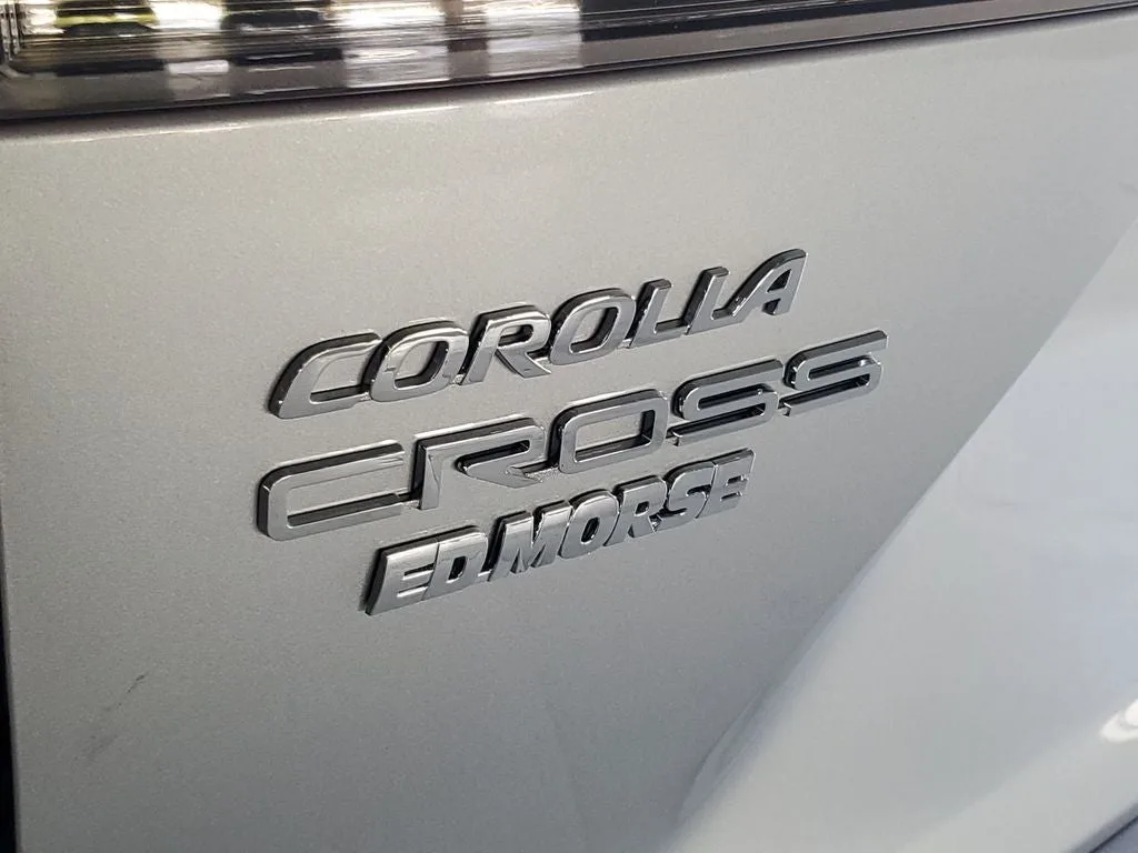 2024 Toyota Corolla Cross XLE photo 8