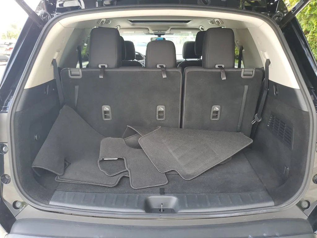 2022 Nissan Pathfinder SV photo 9