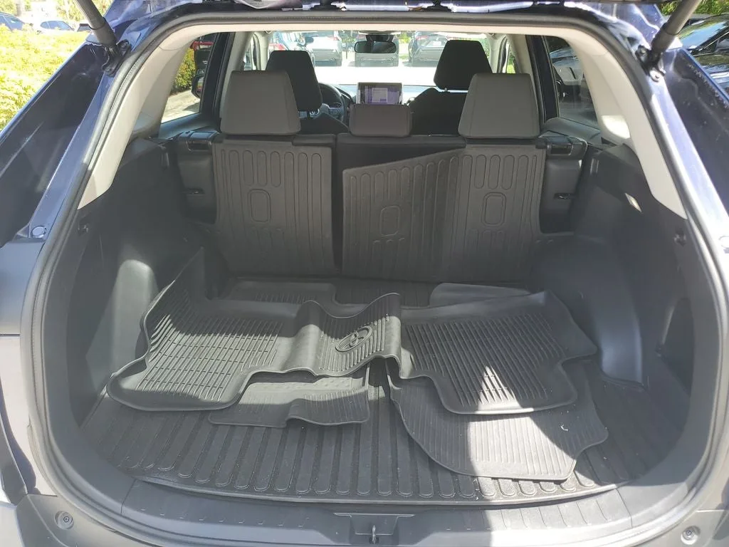 2024 Toyota RAV4 XLE photo 10