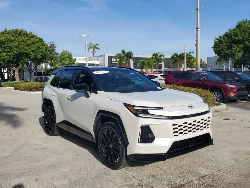 2026 Toyota RAV4 XSE photo 3