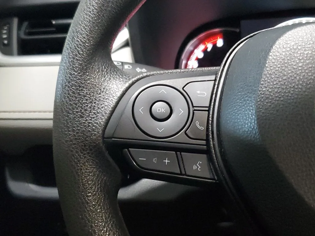 2025 Toyota RAV4 XLE photo 23