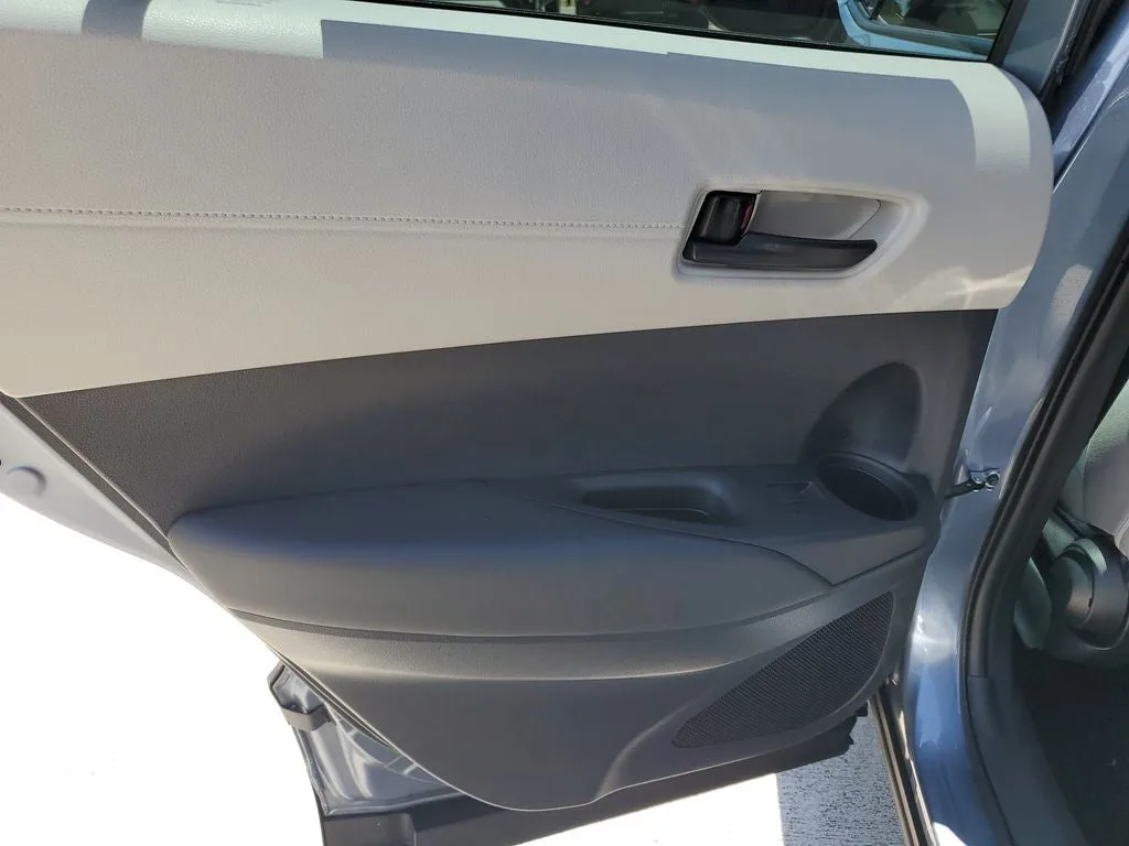 2024 Toyota Corolla Cross L photo 10