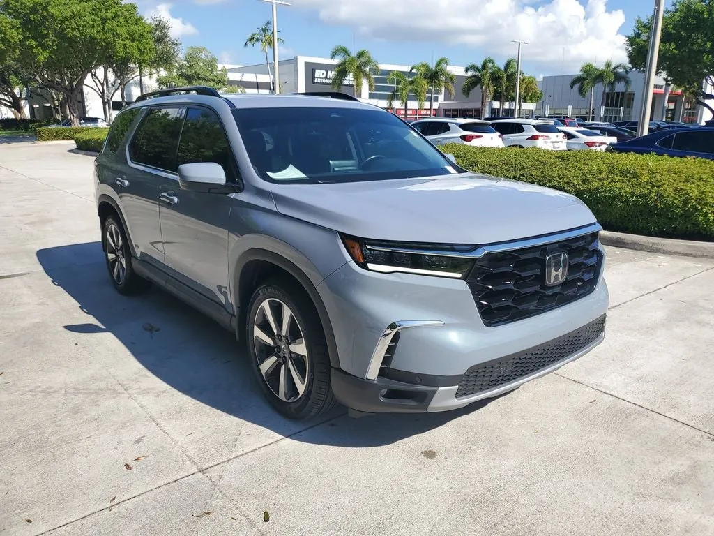 2025 Honda Pilot Touring photo 3