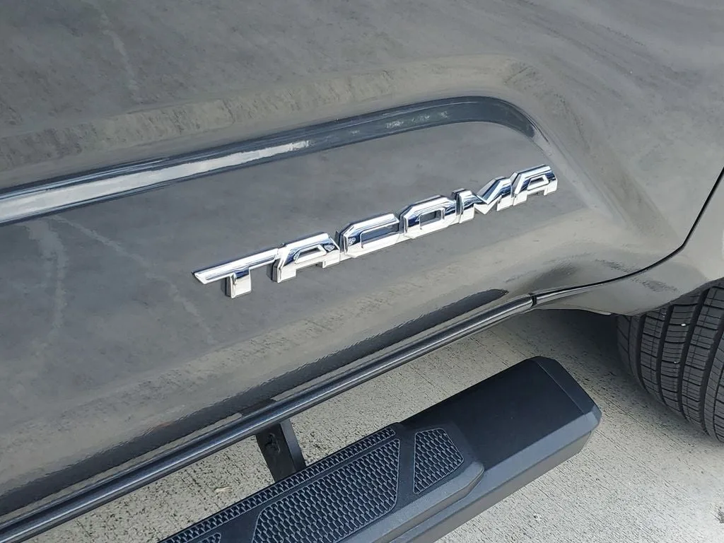 2025 Toyota Tacoma SR5 photo 9