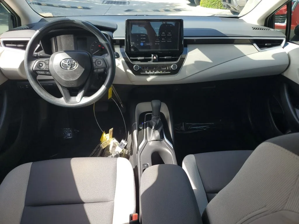 2025 Toyota Corolla LE photo 15