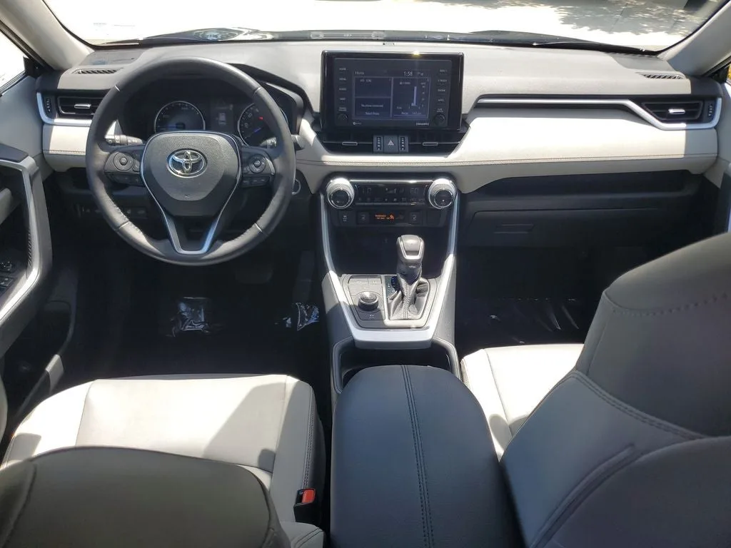 2021 Toyota RAV4 Hybrid XLE Premium photo 16