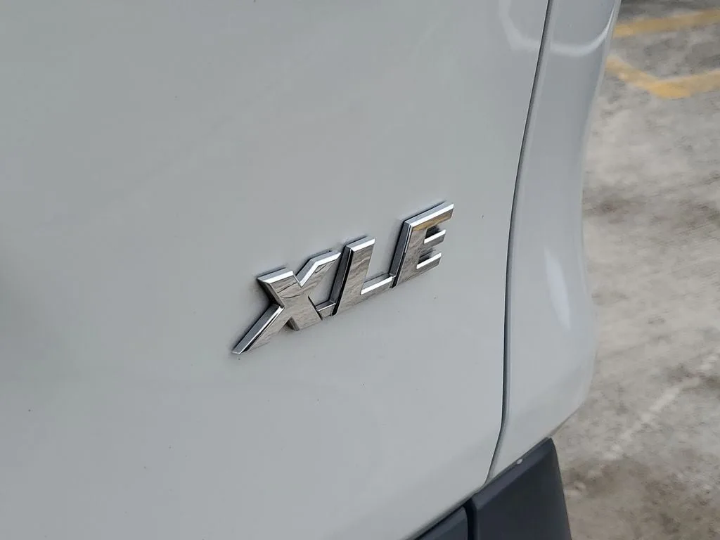 2024 Toyota RAV4 XLE Premium photo 9