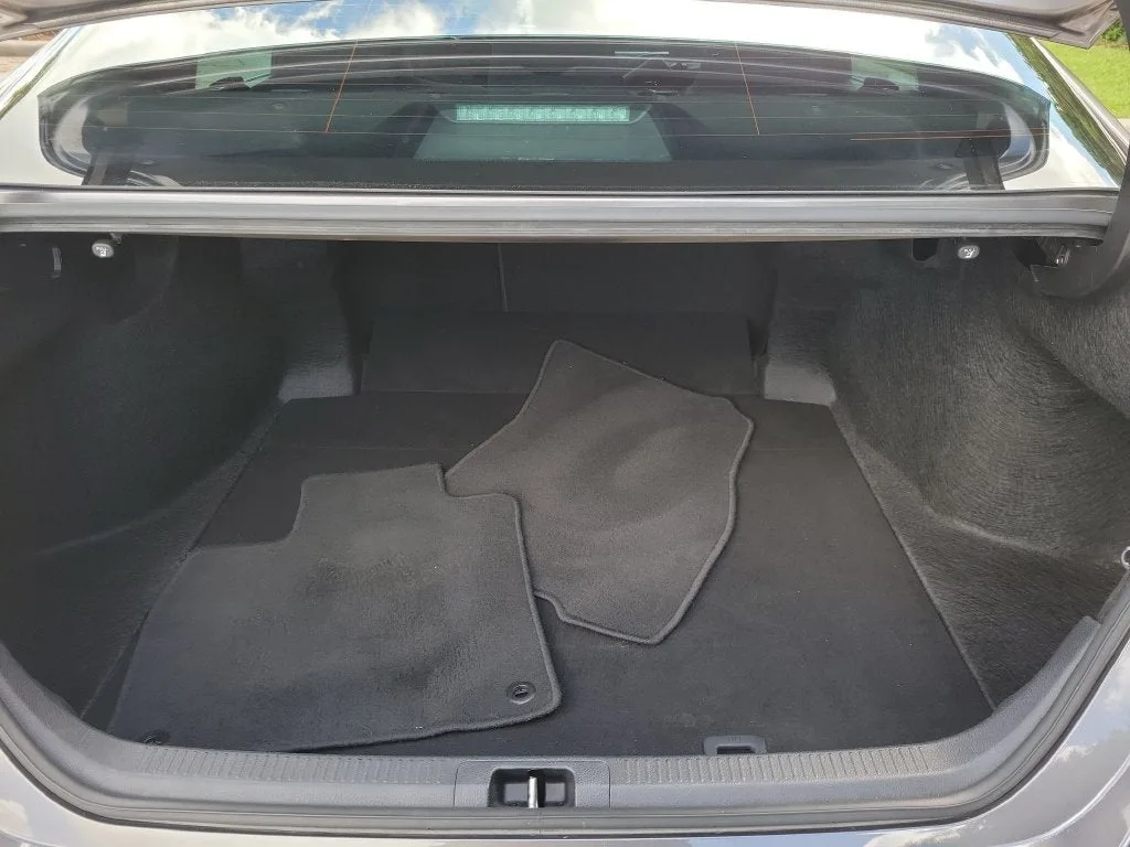 2023 Toyota Camry LE photo 9