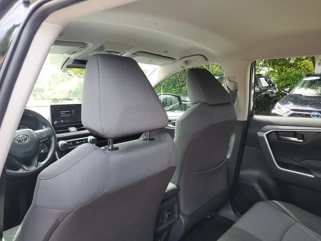 2025 Toyota RAV4 XLE photo 13